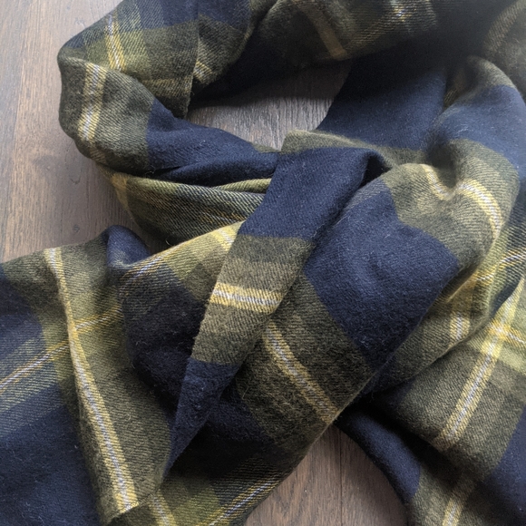 Banana Republic Plaid/Tartan Blanket Scarf - Picture 7 of 7